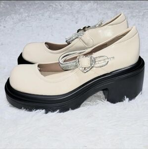 Cream & Black Platform Mary Janes With Rhinestone Heart Buckle Women's US 7! ✨️
